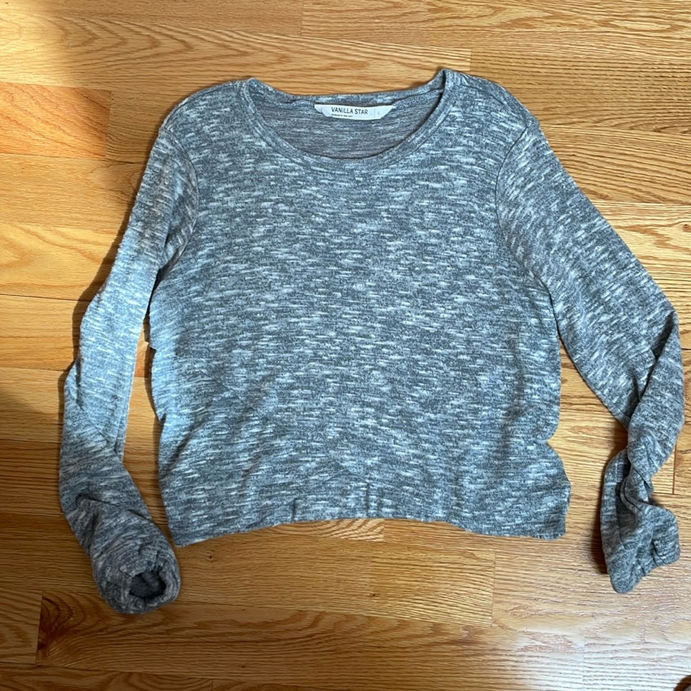 Vanilla star gray long sleeve cropped shirt